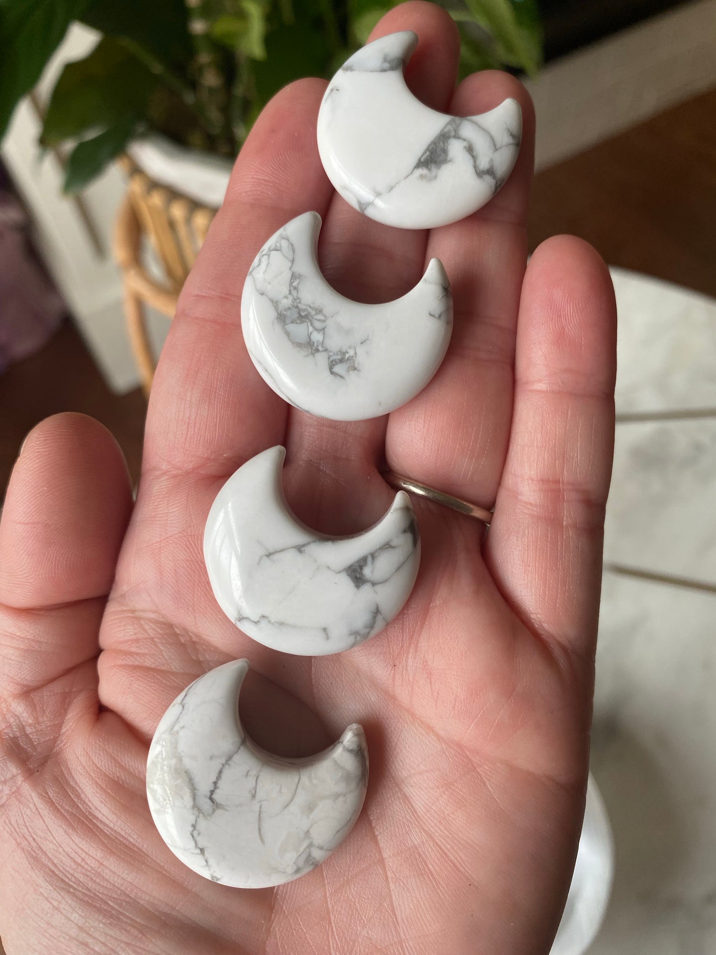 Howlite Crescent