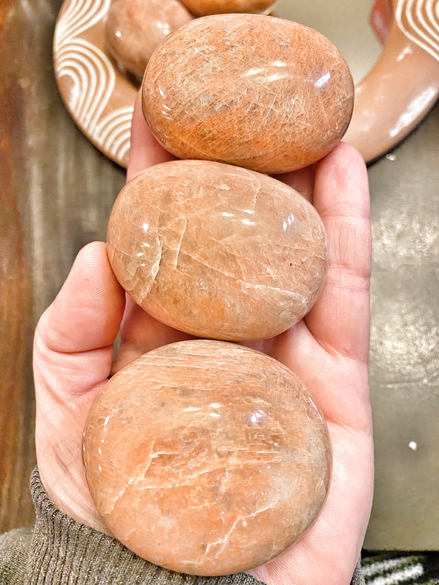 Peach Moonstone Palmstone (Silver Flash)