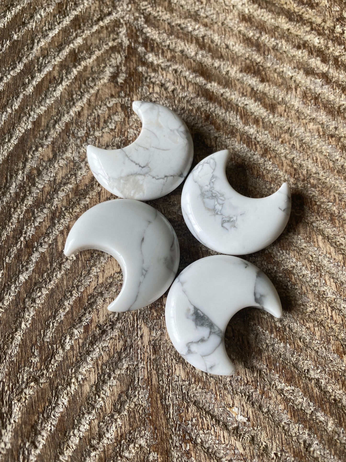 Howlite Crescent